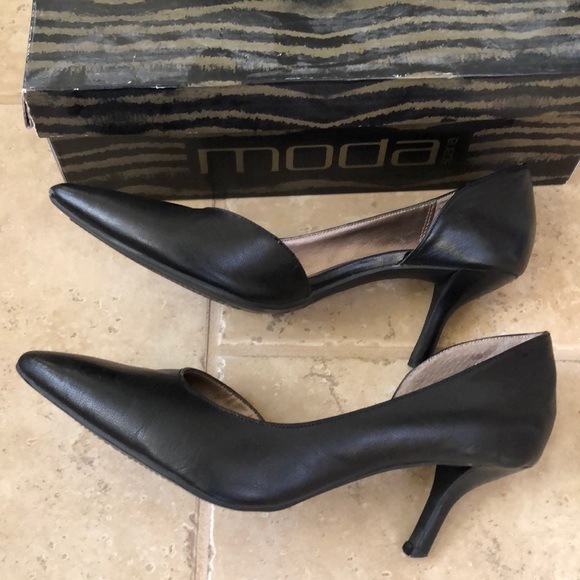 Moda Black Pump, 2 1/2”, size 6.5 - Picture 2 of 4